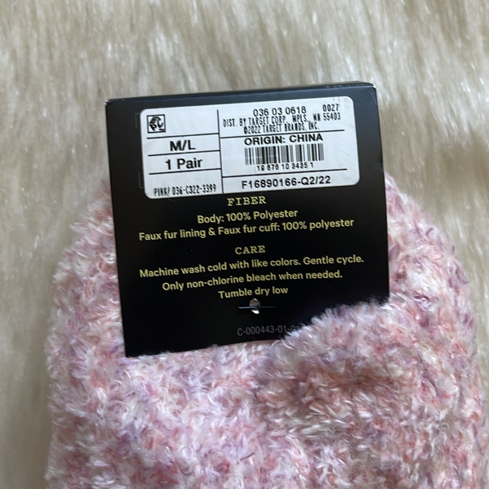 Art Class Pink & White Super Soft Plush Faux Fur Non-Slip Slipper Socks - Picture 7 of 8